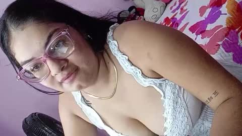 Snapshot of kitty_pink8 chatting on 12-17-25, 03:34 kitty_pink8 online show from 12-17-25, 03:34