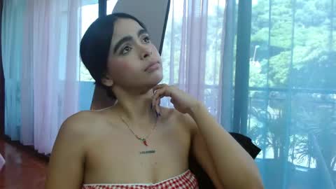 Snapshot of kitty_rousse01 chatting on 05-06-26, 02:33 online show from 05-06-26, 02:33