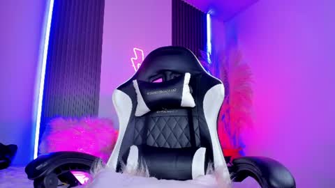 Snapshot of kittybigdoll chatting on 07-22-26, 04:37 kitty online show from 07-22-26, 04:37