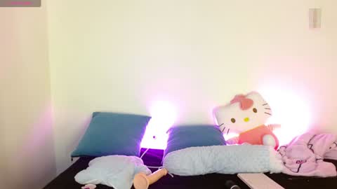 LAURA  help me reach 100likes online show from 01-02-25, 11:31