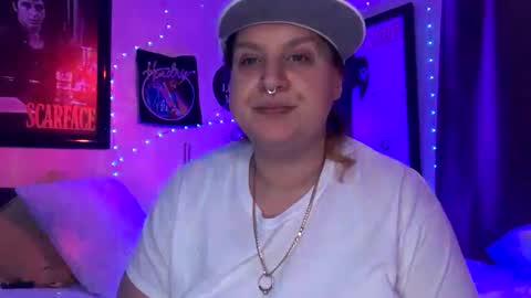 Snapshot of kittykay86 chatting on 01-11-25, 04:25 Bella Blue BBW online show from 01-11-25, 04:25