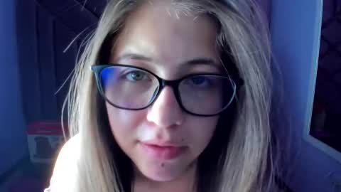 Sarah online show from 05-04-26, 03:52