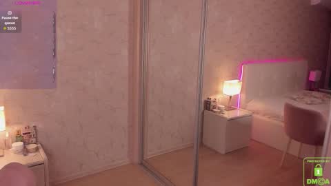 Snapshot of kittyrayy chatting on 01-09-26, 06:53 Becky online show from 01-09-26, 06:53