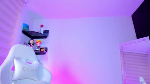 Snapshot of kittyrush_ chatting on 11-21-25, 07:45 kitty online show from 11-21-25, 07:45