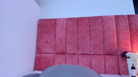 Snapshot of kittyy_milk chatting on 12-19-25, 08:05 K I T T Y Y online show from 12-19-25, 08:05
