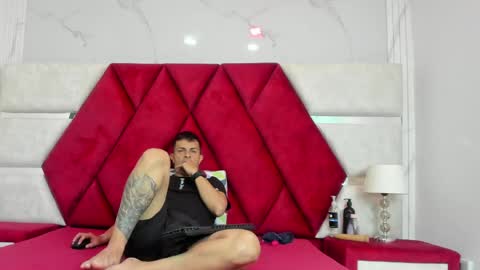 Snapshot of kity_spiderr chatting on 05-02-26, 12:43 Luisa y Jairo online show from 05-02-26, 12:43