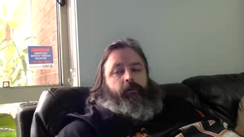 Kiwiabroad online show from 11-19-25, 04:23