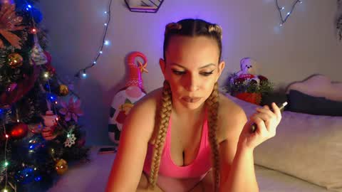 Snapshot of klaras_xxx chatting on 12-13-24, 01:26 Klara online show from 12-13-24, 01:26