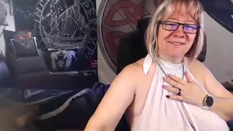 Michelle online show from 09-17-25, 06:37