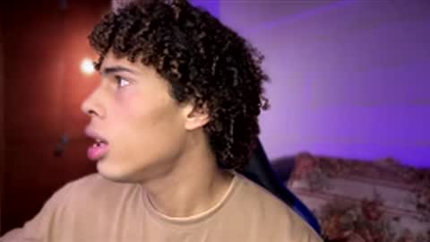 Snapshot of kleo_helenos chatting on 12-01-25, 02:49 KLEO online show from 12-01-25, 02:49