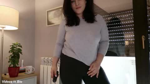 Snapshot of kleospassion chatting on 11-06-25, 09:21 Kleospassion online show from 11-06-25, 09:21