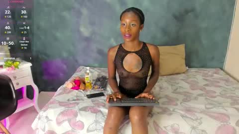 K L O E online show from 11-22-25, 04:06