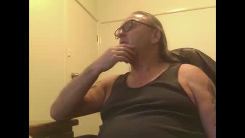 Snapshot of knobout chatting on 05-20-26, 11:27 knobout online show from 05-20-26, 11:27