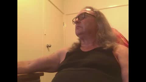 Snapshot of knobout chatting on 05-25-26, 11:38 knobout online show from 05-25-26, 11:38