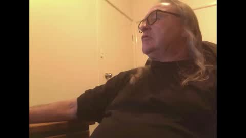 Snapshot of knobout chatting on 05-31-26, 09:05 knobout online show from 05-31-26, 09:05