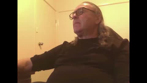 Snapshot of knobout chatting on 06-03-26, 10:07 knobout online show from 06-03-26, 10:07