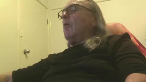 Snapshot of knobout chatting on 07-15-26, 12:32 knobout online show from 07-15-26, 12:32
