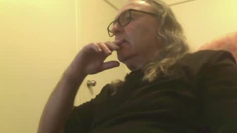 Snapshot of knobout chatting on 07-17-26, 01:23 knobout online show from 07-17-26, 01:23