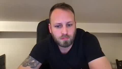 Snapshot of kobasic chatting on 01-24-25, 06:35 hugo online show from 01-24-25, 06:35