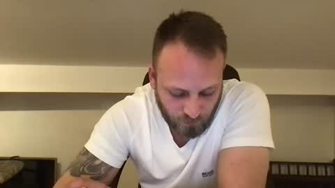 Snapshot of kobasic chatting on 01-27-25, 05:58 hugo online show from 01-27-25, 05:58