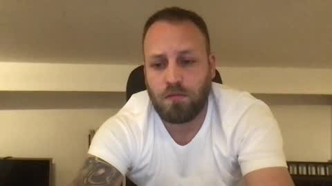 Snapshot of kobasic chatting on 02-26-25, 07:16 hugo online show from 02-26-25, 07:16