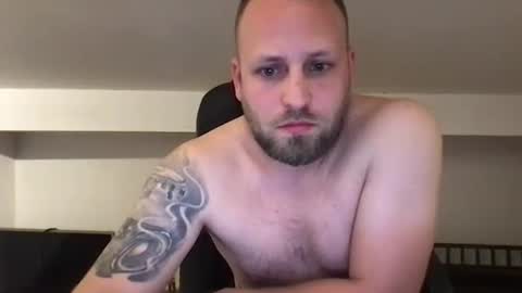 Snapshot of kobasic chatting on 03-11-25, 07:58 hugo online show from 03-11-25, 07:58