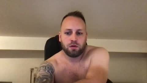 Snapshot of kobasic chatting on 10-11-25, 02:00 hugo online show from 10-11-25, 02:00