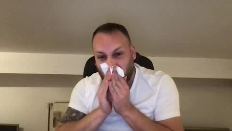 Snapshot of kobasic chatting on 10-15-25, 11:27 hugo online show from 10-15-25, 11:27