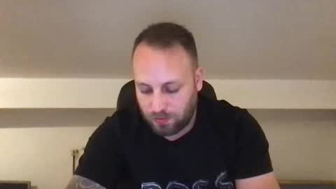 Snapshot of kobasic chatting on 10-19-25, 02:23 hugo online show from 10-19-25, 02:23