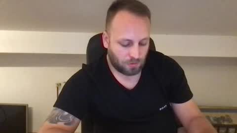 Snapshot of kobasic chatting on 10-22-25, 12:22 hugo online show from 10-22-25, 12:22