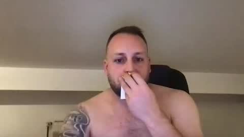 Snapshot of kobasic chatting on 10-25-25, 02:30 hugo online show from 10-25-25, 02:30