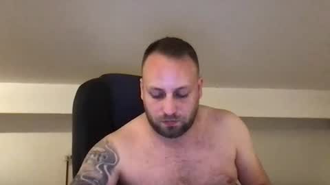 Snapshot of kobasic chatting on 10-26-25, 01:33 hugo online show from 10-26-25, 01:33