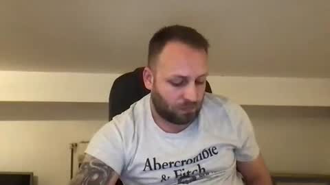 Snapshot of kobasic chatting on 11-06-25, 11:37 hugo online show from 11-06-25, 11:37