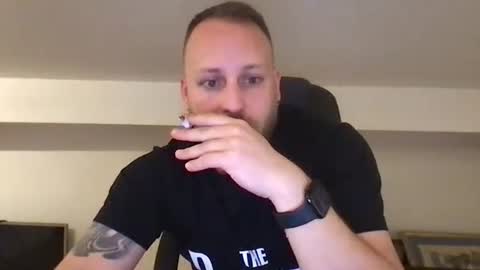 Snapshot of kobasic chatting on 11-09-25, 05:28 hugo online show from 11-09-25, 05:28