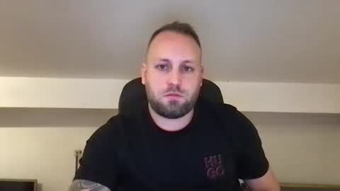 Snapshot of kobasic chatting on 11-25-25, 01:27 hugo online show from 11-25-25, 01:27