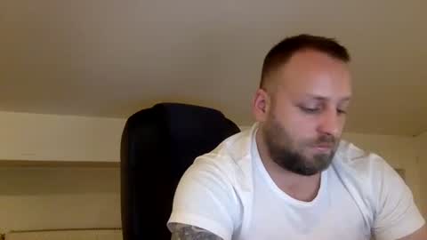 Snapshot of kobasic chatting on 12-05-25, 01:36 hugo online show from 12-05-25, 01:36