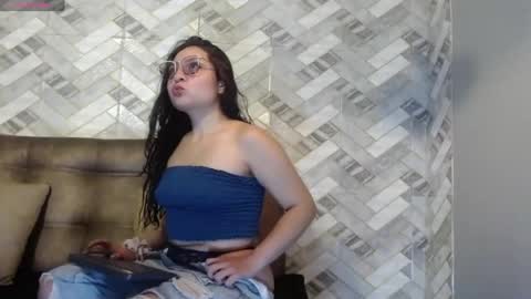 Snapshot of koko15_ chatting on 05-18-26, 02:45 Koko online show from 05-18-26, 02:45
