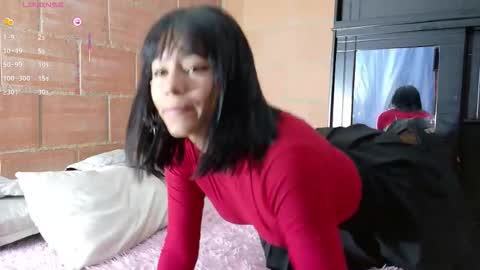 Snapshot of komatsu_ chatting on 10-10-25, 12:59 Komatsu Lilith online show from 10-10-25, 12:59