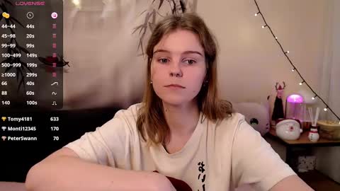 Snapshot of komorebbi chatting on 12-28-24, 01:18 Marta online show from 12-28-24, 01:18