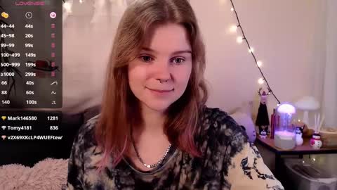 Snapshot of komorebbi chatting on 01-19-25, 06:00 Marta online show from 01-19-25, 06:00