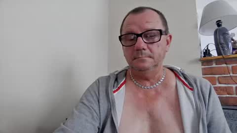 Snapshot of komputer123456789 chatting on 07-19-26, 08:18 Bogdan online show from 07-19-26, 08:18