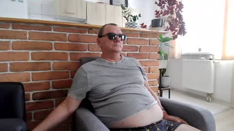 Snapshot of komputer123456789 chatting on 07-21-26, 06:05 Bogdan online show from 07-21-26, 06:05