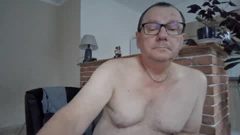 Snapshot of komputer123456789 chatting on 07-23-26, 05:05 Bogdan online show from 07-23-26, 05:05