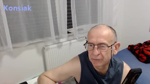 Komsiak online show from 02-06-26, 03:37