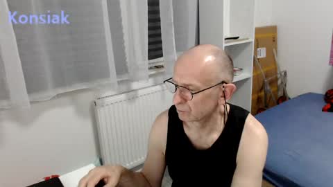 Komsiak online show from 04-26-26, 07:22