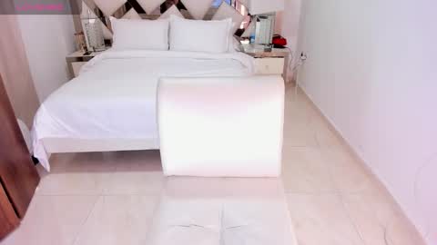 Snapshot of koralcruz chatting on 10-20-25, 04:07 Koral Cuz online show from 10-20-25, 04:07