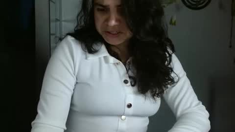 Snapshot of koranikky08 chatting on 04-21-26, 01:29 Karoll online show from 04-21-26, 01:29