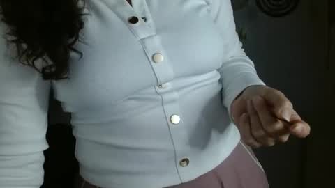 Snapshot of koranikky08 chatting on 04-21-26, 01:42 Karoll online show from 04-21-26, 01:42
