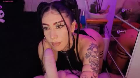 Snapshot of korolovaa chatting on 10-17-25, 12:14 korolova online show from 10-17-25, 12:14