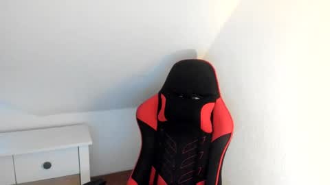 Snapshot of kozik1992 chatting on 12-08-24, 03:02 Bartek online show from 12-08-24, 03:02